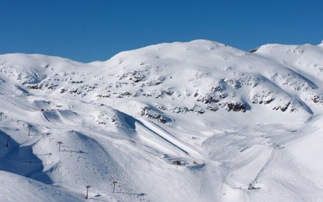 Plush Apartment in Les Deux-alpes With Balcony