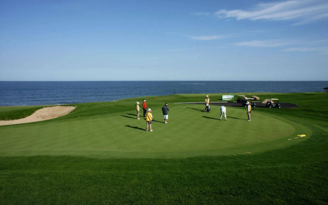 Qinhuangdao Arcadia Seaside Holiday Hotel
