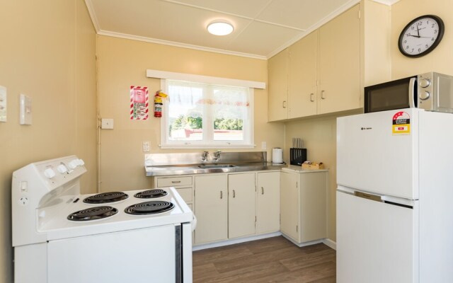 Waitangi Beach Bach 30A