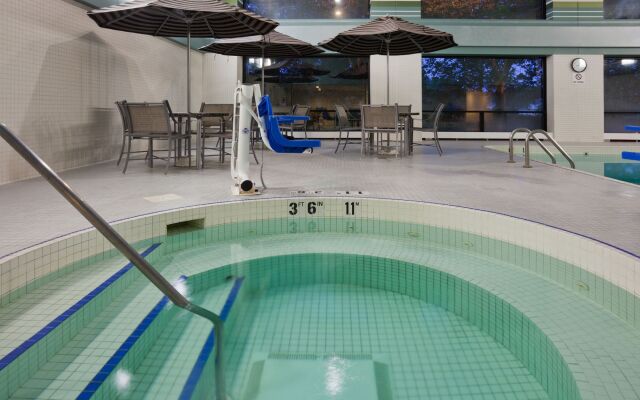 Crowne Plaza Minneapolis West by IHG