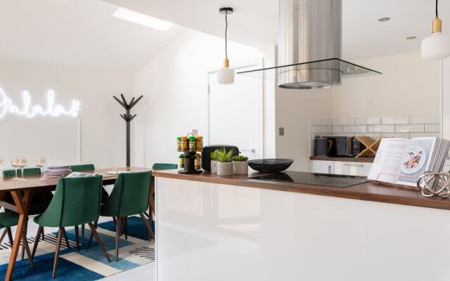 The Brixton Hill - Modern & Bright 2BDR Apartment with Garden