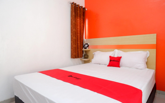 RedDoorz Syariah Near Alun Alun Kota Rembang