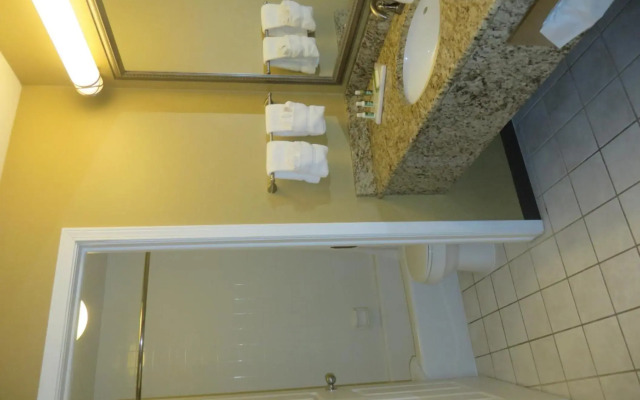 Ivy Court Inn & Suites