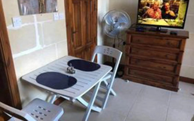 Qronfli Holiday Apartments With Swimming Pool