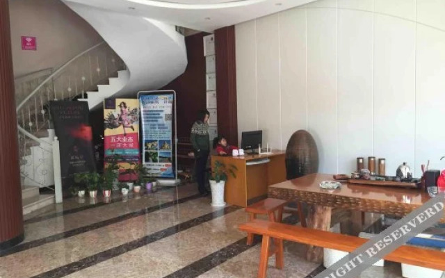 Sunday Holiday Hotel