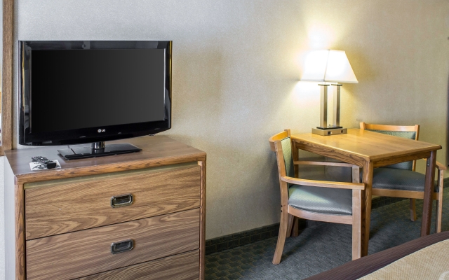 Quality Inn at Collins Road - Cedar Rapids