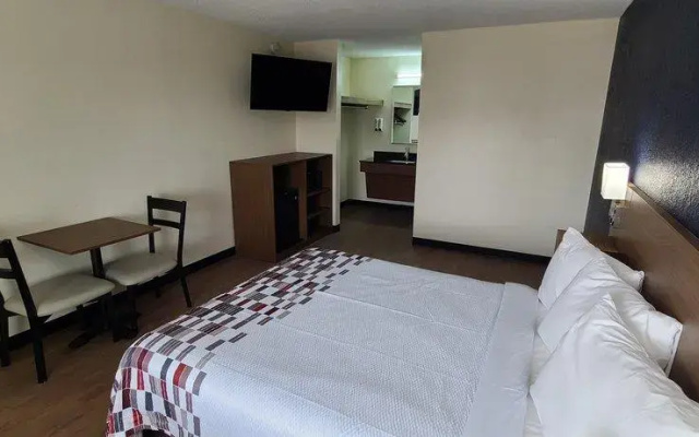 Red Roof Inn Byron