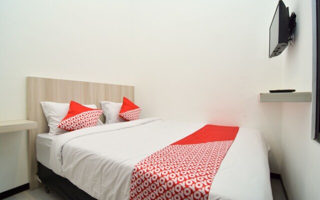 Rungkut Mejoyo Selatan by OYO Rooms