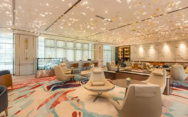 Auto City Ruili Hotel