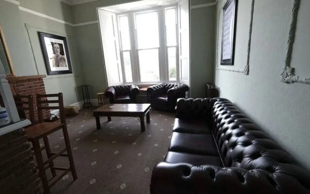 Heathcliff House, Exclusively for Adults, Free Large Car Park