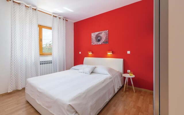 Amazing Home in Labin with WiFi, 7 Bedrooms & Hot Tub