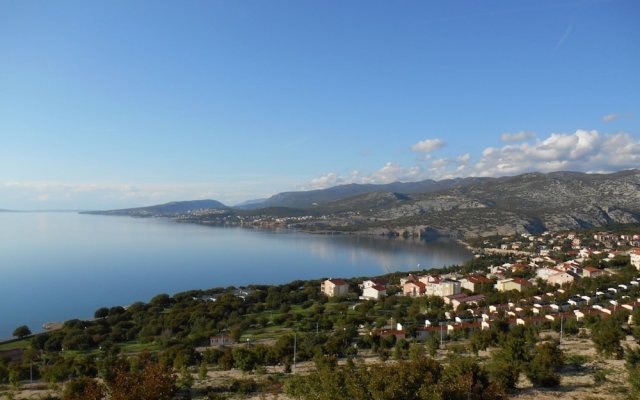 Comfortable Chalet With a Terrace, 19 km South of Crikvenica