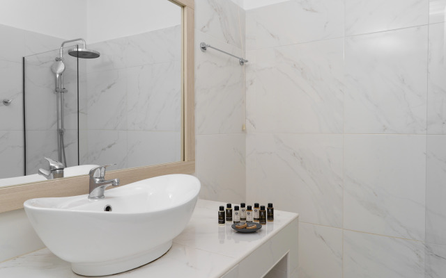 Mr & Mrs White Tinos