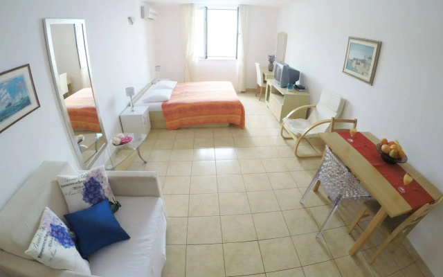 Beachfront Apartments Tamarix