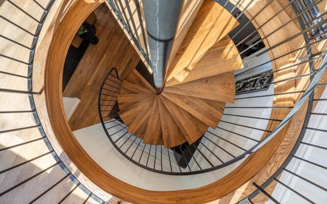 The Lost No Service Fees Penthouse Hot Tub