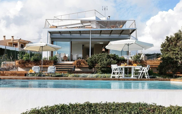 Sea Front Luxurious Villa
