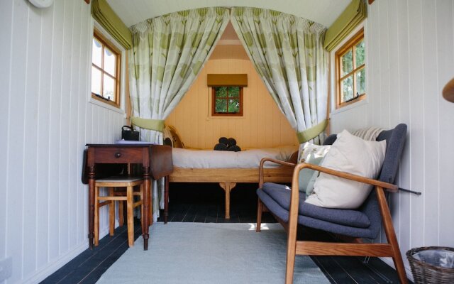 The Cluster @ The Queen - Caravan Park