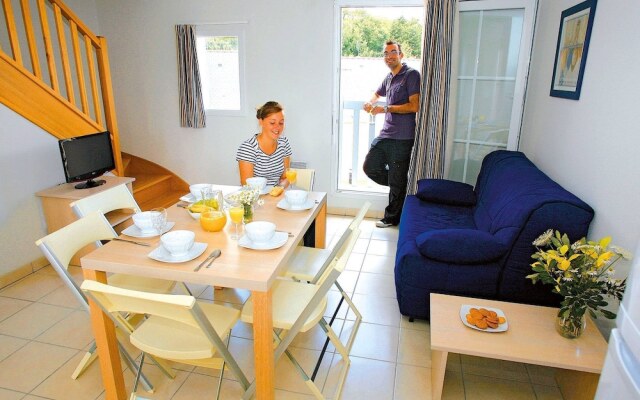 Semi-detached holiday home in beautiful historic Brittany