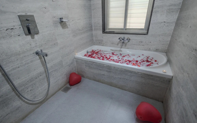 Freesia Resort by Express Inn