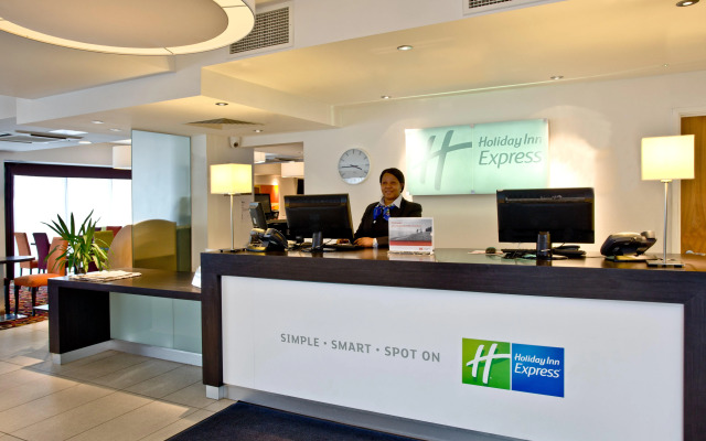 Holiday Inn Express Birmingham–South A45