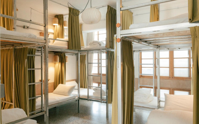 365.Hostel