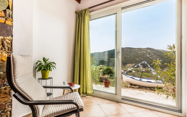 Charming 1-bed House in Stafylos
