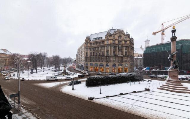 Romari площа Міцкевича