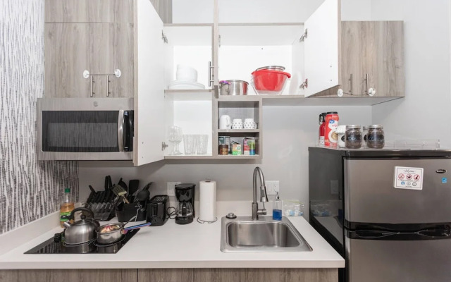 204 Stylish King Bed Suite