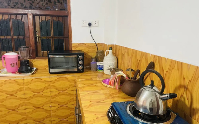 Thaaru Guest