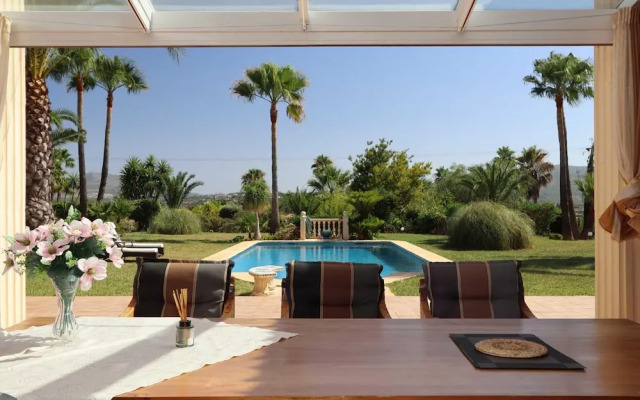 Mozamb in J vea With 4 Bedrooms and 3 Bathrooms