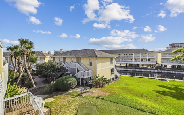 Sandpiper Cove 2041 1 Bedroom Condo by RedAwning