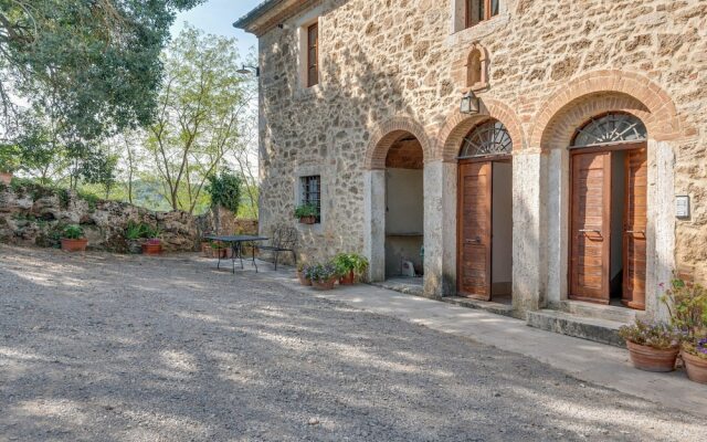 Scenic Apartment in Rapolano Terme with Swimming Pool