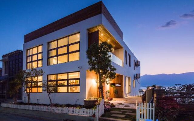 Dali Verdant Whisper·Stone Hill Seaview Inn