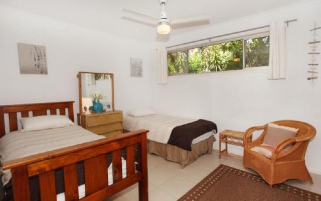 35 Santa Monica Avenue Coolum Beach, Pet Friendly, Linen Included – Guest Rooms – Coolum Beach