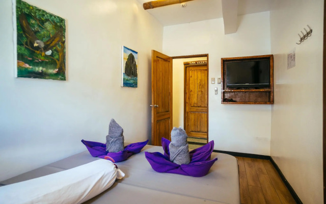 Outpost Beach Hostel - Adults Only