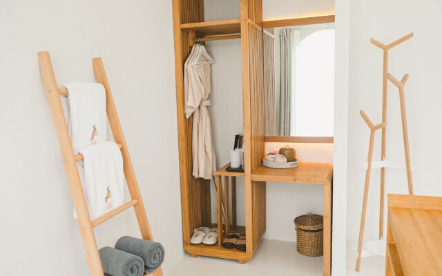 Cape by Sichon Tesoro