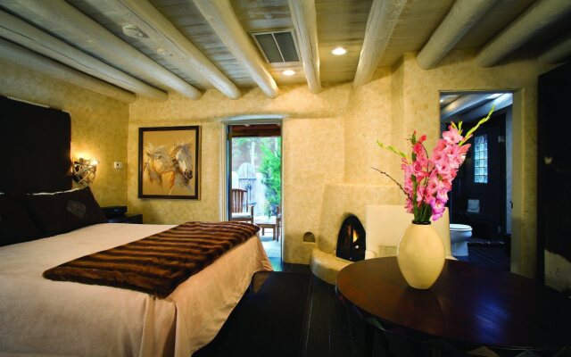 El Monte Sagrado Living Resort & Spa