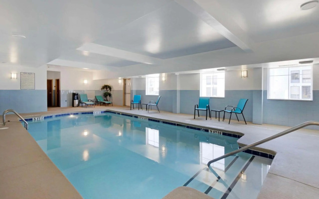 Comfort Inn & Suites Airport Convention Center