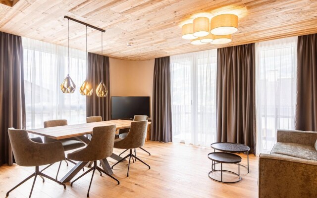 Modern Holiday Apartment With 2 Bedrooms in Fugen