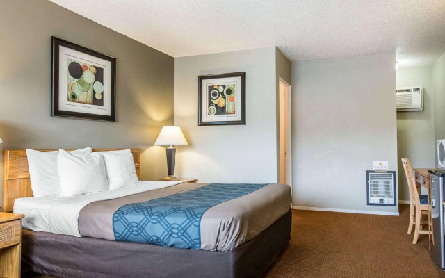 Econo Lodge Inn & Suites Yreka