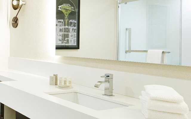 Renaissance St. Louis Airport Hotel