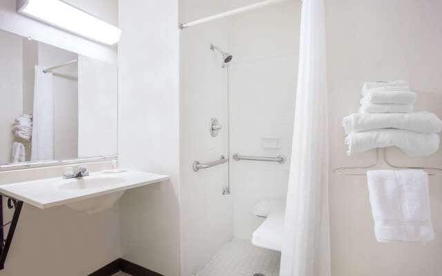 Super 8 by Wyndham Warner Robins