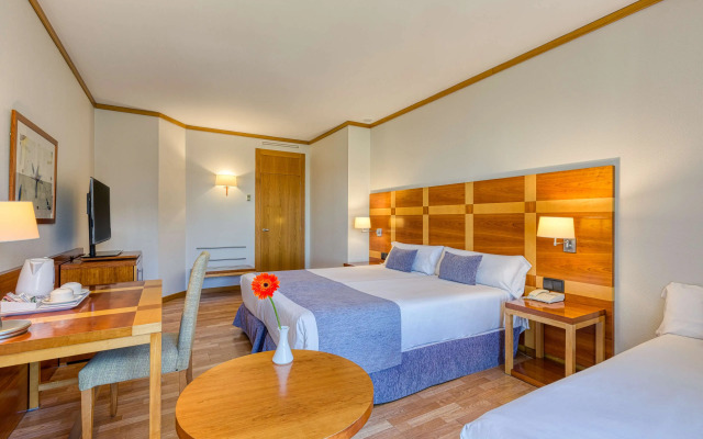 Отель Senator Parque Central