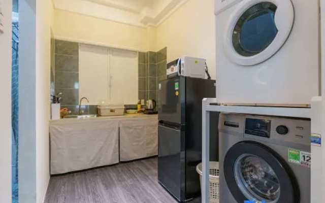 Bui Vien Street/ Balcony / 100inch Netflix by Kevin Nestin – Guest Rooms – Ho Chi Minh City