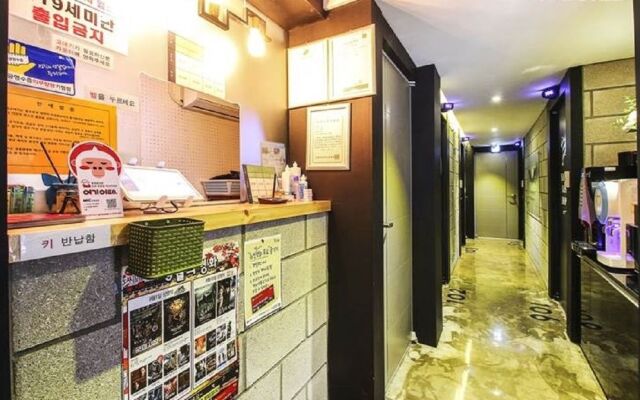 D Station