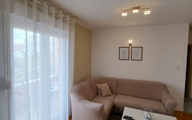Slava - Close to the Mall - A1