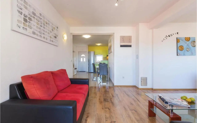 Three-Bedroom Apartment with Sea View in Baska Voda