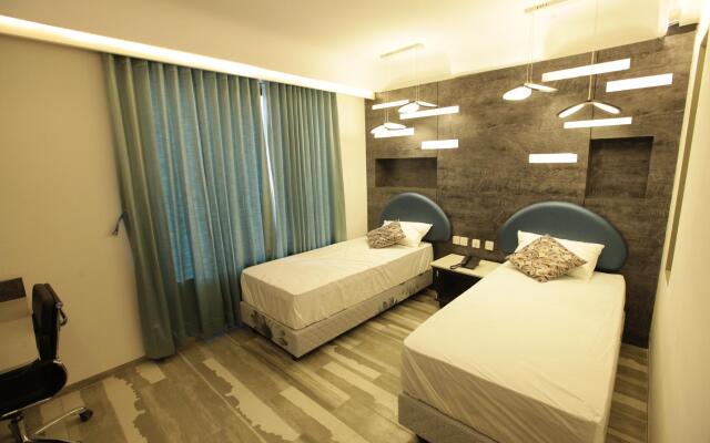 Hummingbird Hotel and Banquet