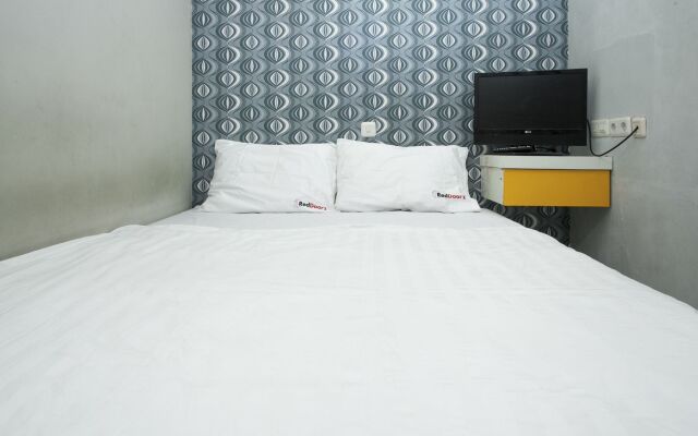 RedDoorz near Suroboyo Carnival Park