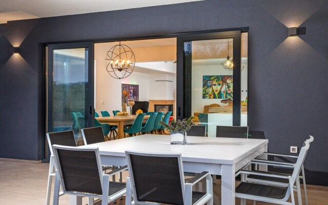New Modern Villa Luce